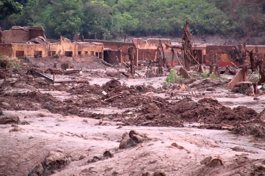 A Town destroyed in the wake of the Mariana Dam Collapse